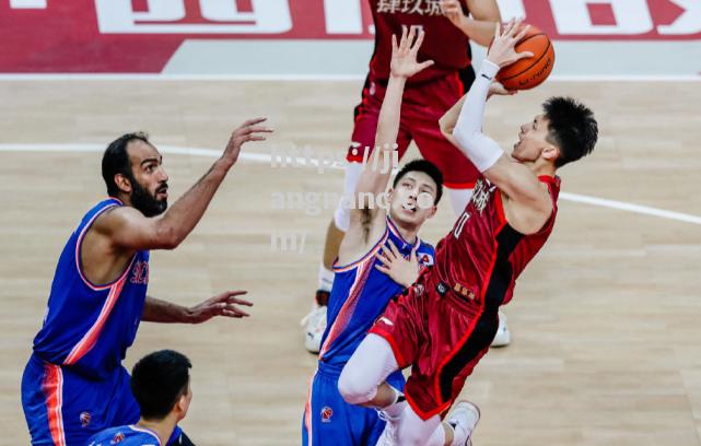 CBA联赛：北京首钢男篮主场惨败，遭遇四连败危机！_